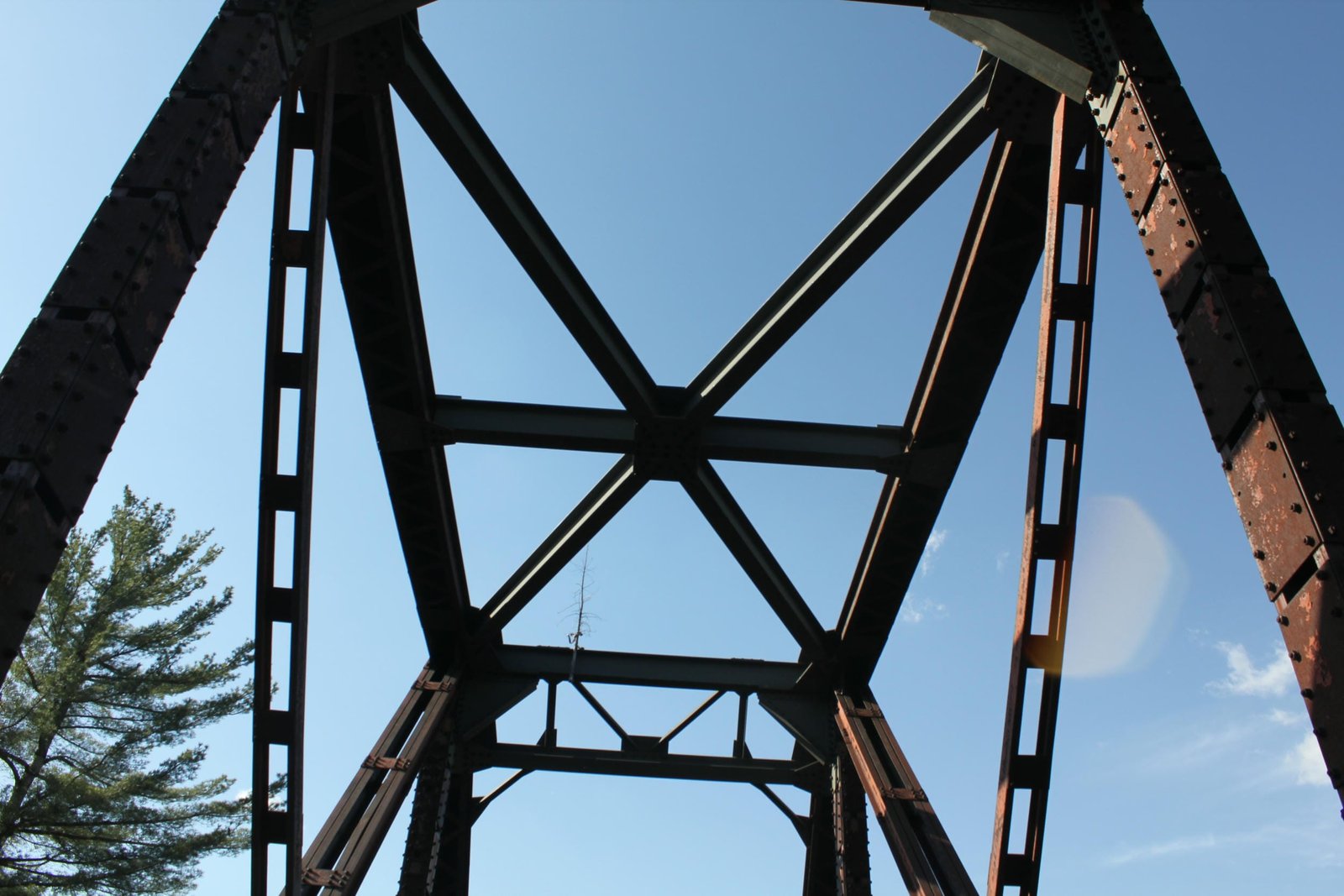 Upper lateral bracing